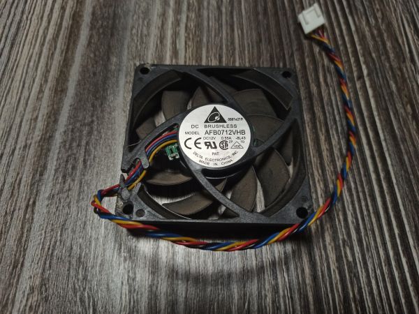 Вентилятор Delta AFB0712VHB 7015 70мм х 70 мм х 15 мм DC 12 В 0.55A