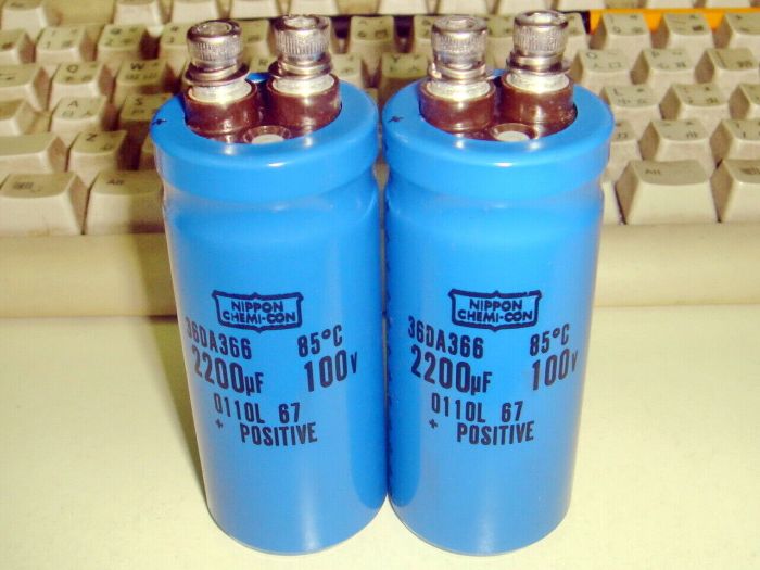 Електролітичний конденсатор Nippon Chemi-Con 2200 мкф 100VDC